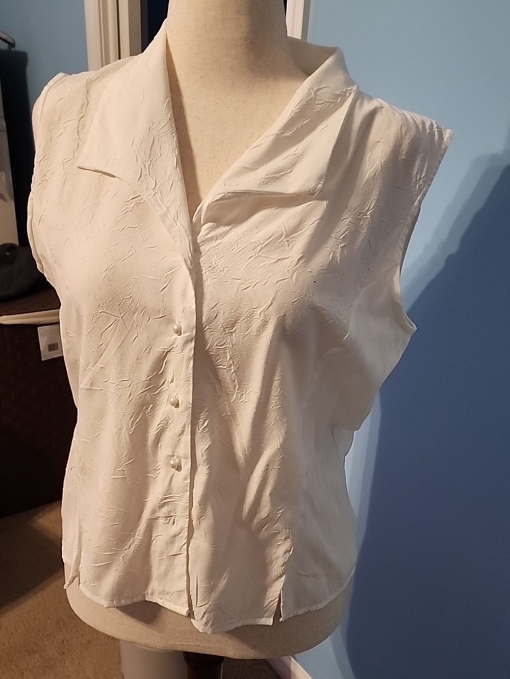 Dress Barn Cream Sleeveless Button-Front Notched Collar Blouse